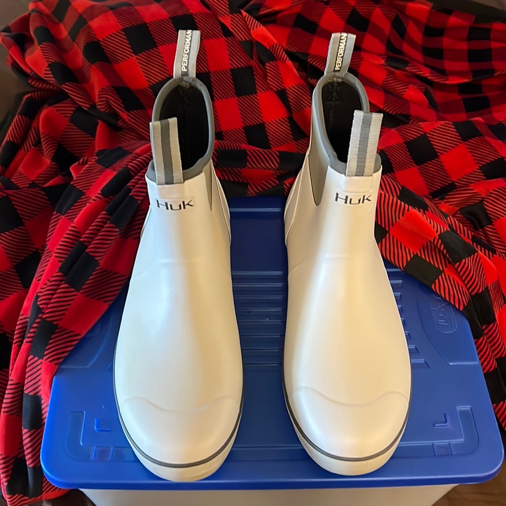 Huck brand shoes size 12 white.